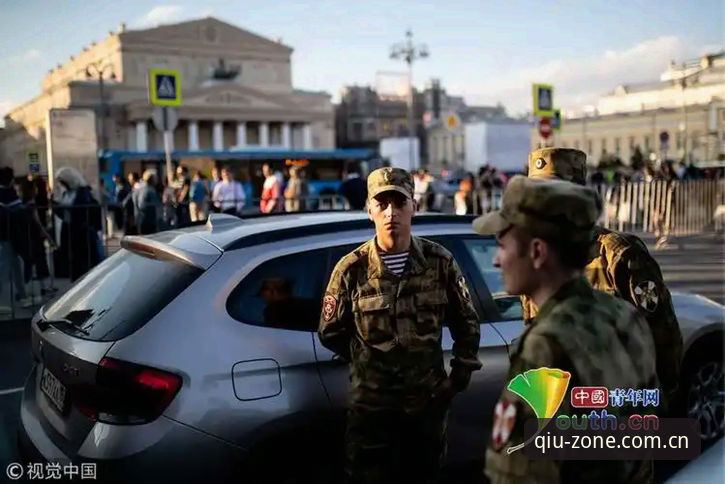 世界杯安保新策略深度解析：英国警员缩减背后的创新协作模式